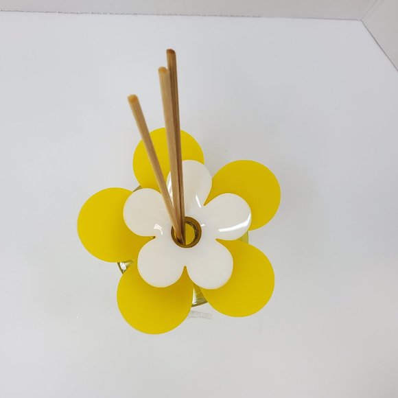 Debora Carlucci Round Reed Diffuser Sweet Argan Scent Bottle w/ Vibrant Flower - Picture 3 of 6